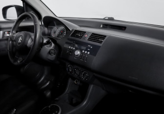 Подержанный автомобиль Suzuki Swift Hatchback 2008 года (9 фото)