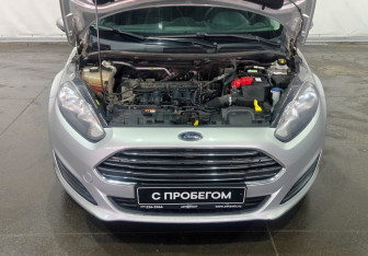 Подержанный автомобиль Ford Fiesta Hatchback 2016 года (15 фото)