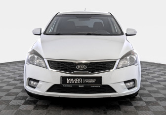 Подержанный автомобиль Kia Ceed Hatchback 2011 года (2 фото)
