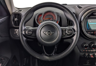 Подержанный автомобиль MINI Countryman 2018 года (22 фото)