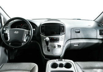 Подержанный автомобиль Hyundai Grand Starex 2016 года (7 фото)