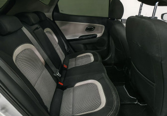 Подержанный автомобиль Kia Ceed Hatchback 2013 года (13 фото)