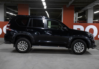 Подержанный автомобиль Toyota Land Cruiser Prado 2016 года (4 фото)