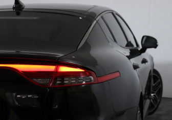 Подержанный автомобиль Kia Stinger 2023 года (29 фото)