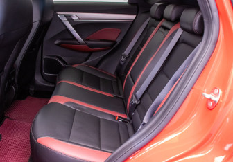 Подержанный автомобиль Geely Coolray 2022 года (11 фото)