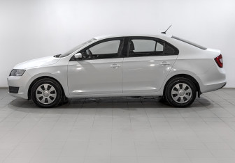 Подержанный автомобиль Skoda Rapid Liftback 2019 года (8 фото)