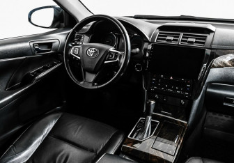Подержанный автомобиль Toyota Camry Sedan 2017 года (10 фото)