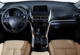 Подержанный автомобиль Mitsubishi Eclipse Cross 2019 года (10 фото)