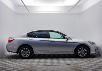 Подержанный автомобиль Honda Accord Sedan 2013 года (4 фото)