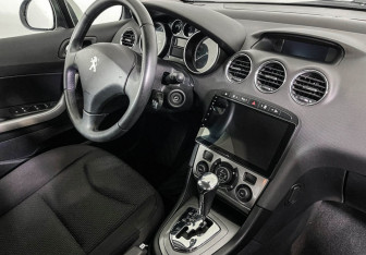Подержанный автомобиль Peugeot 408 2013 года (9 фото)