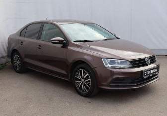 Подержанный автомобиль Volkswagen Jetta Sedan 2016 года (3 фото)