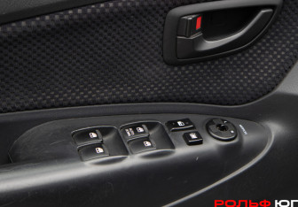 Подержанный автомобиль Hyundai Tucson 2006 года (15 фото)