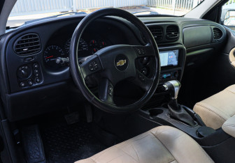 Подержанный автомобиль Chevrolet TrailBlazer 2005 года (13 фото)