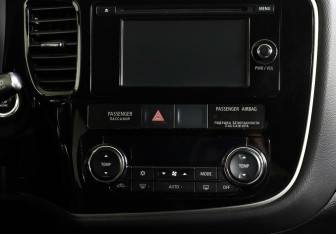 Подержанный автомобиль Mitsubishi Outlander 2014 года (15 фото)