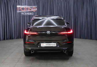 Подержанный автомобиль BMW X4 2020 года (6 фото)