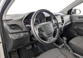 Подержанный автомобиль Hyundai Solaris Sedan 2021 года (16 фото)