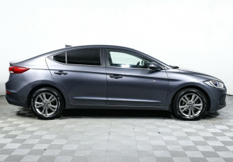 Подержанный автомобиль Hyundai Elantra Sedan 2018 года (4 фото)