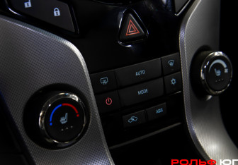 Подержанный автомобиль Chevrolet Cruze Hatchback 2012 года (15 фото)