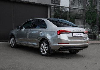 Подержанный автомобиль Skoda Rapid Liftback 2022 года (6 фото)
