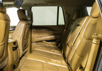 Подержанный автомобиль Cadillac Escalade Suv 2016 года (10 фото)