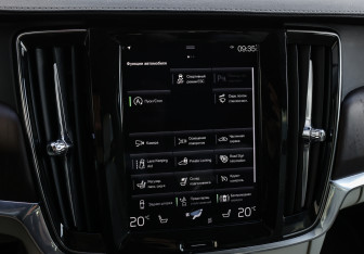 Подержанный автомобиль Volvo S90 2021 года (20 фото)