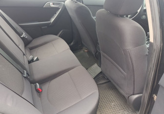 Подержанный автомобиль Kia Cerato Sedan 2010 года (11 фото)