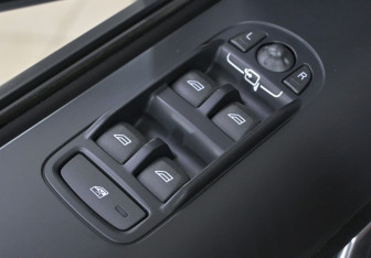 Подержанный автомобиль Land Rover Freelander 2012 года (15 фото)