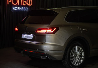 Подержанный автомобиль Volkswagen Touareg 2019 года (9 фото)