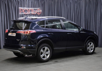 Подержанный автомобиль Toyota RAV4 2018 года (5 фото)