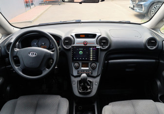 Подержанный автомобиль Kia Carens 2007 года (10 фото)