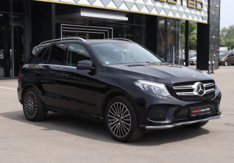 Подержанный автомобиль Mercedes-Benz GLE 2018 года (3 фото)