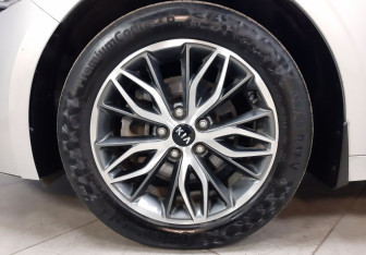 Подержанный автомобиль Kia K5 2020 года (9 фото)
