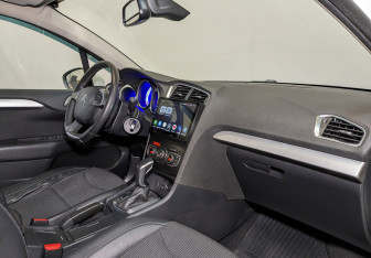 Подержанный автомобиль Citroen C4 Sedan 2018 года (10 фото)