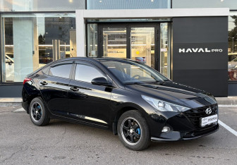 Подержанный автомобиль Hyundai Solaris Sedan 2021 года (3 фото)