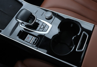 Подержанный автомобиль Omoda C5 2023 года (17 фото)