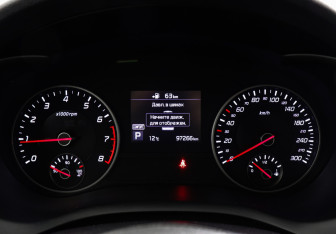 Подержанный автомобиль Kia Stinger 2018 года (11 фото)