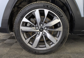 Подержанный автомобиль Москвич 3е 2023 года (12 фото)