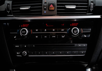 Подержанный автомобиль BMW X4 2017 года (16 фото)