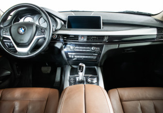 Подержанный автомобиль BMW X5 2017 года (11 фото)