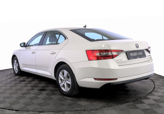 Подержанный автомобиль Skoda Superb Liftback 2017 года (7 фото)