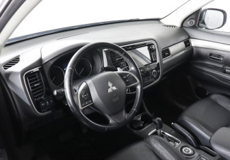 Подержанный автомобиль Mitsubishi Outlander 2012 года (7 фото)