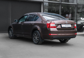 Подержанный автомобиль Skoda Octavia Liftback 2014 года (6 фото)