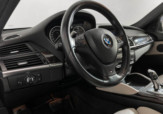 Подержанный автомобиль BMW X6 2013 года (12 фото)