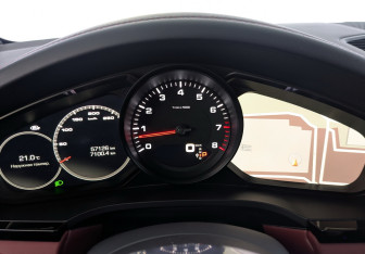 Подержанный автомобиль Porsche Cayenne 2019 года (17 фото)