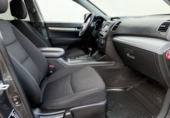 Подержанный автомобиль Kia Sorento 2015 года (10 фото)