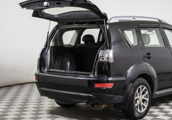 Подержанный автомобиль Mitsubishi Outlander 2010 года (15 фото)