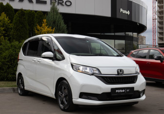 Подержанный автомобиль Honda Freed 2022 года (2 фото)