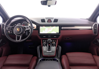 Подержанный автомобиль Porsche Cayenne 2019 года (29 фото)