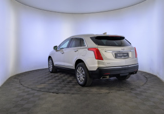 Подержанный автомобиль Cadillac XT5 2016 года (7 фото)