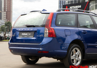 Подержанный автомобиль Volvo V50 2008 года (18 фото)